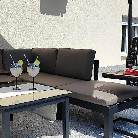 Charmante In Mit Schoener Terrasse *