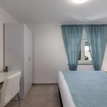 Apartment Charmante In Mit Schoener Terrasse
