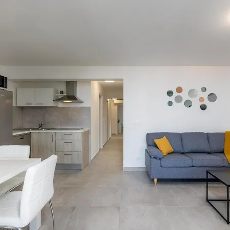 Apartment Charmante In Mit Schoener Terrasse *