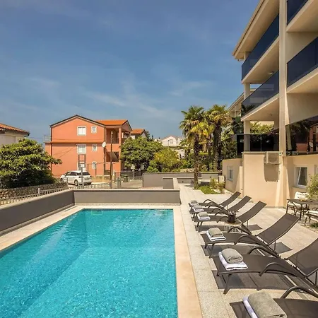 Apartment Charmante In Mit Schoener Terrasse *