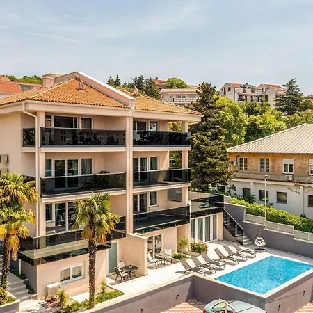 Apartment Charmante In Mit Schoener Terrasse *