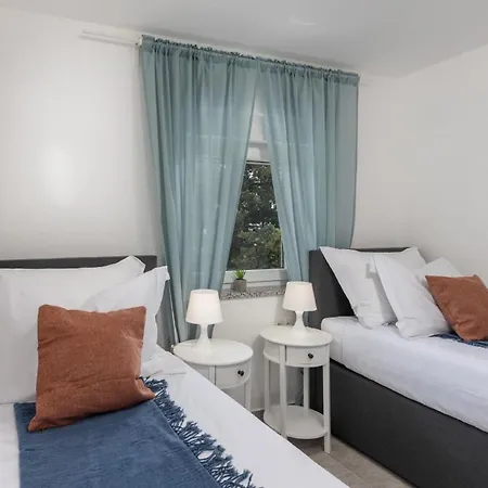 Apartment Charmante In Mit Schoener Terrasse Crikvenica