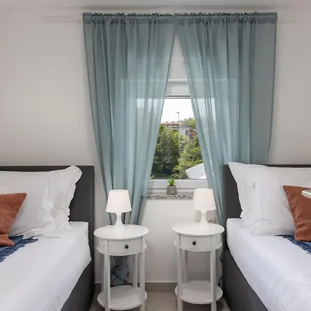 Apartment Charmante In Mit Schoener Terrasse Crikvenica