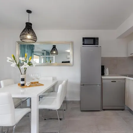 Charmante In Mit Schoener Terrasse Apartment Crikvenica